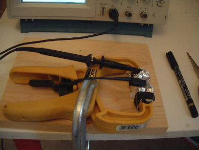 Piezoelectric rochelle salt crystal test setup wtih scope leads reversed.