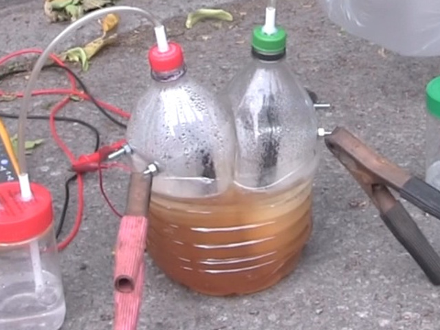 Rusty brown fluid everywhere in the hydrogen generator electrolyzer.